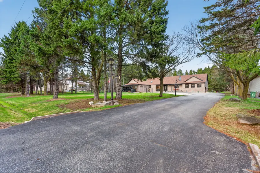 11 Meadow DR, Caledon, ON L7K 1A2