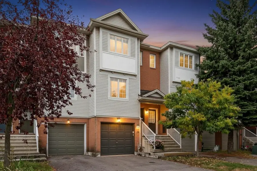 24 Manhattan CRES, Carlington - Central Park, ON K2C 4B4