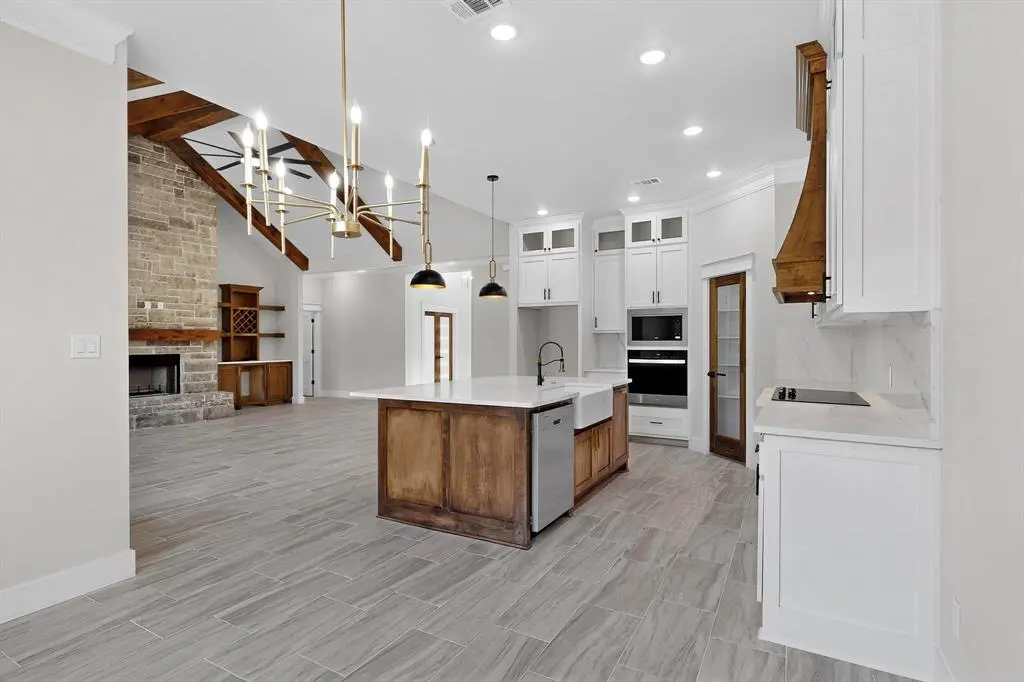 1161 Gonzollas Road, Springtown, TX 76082