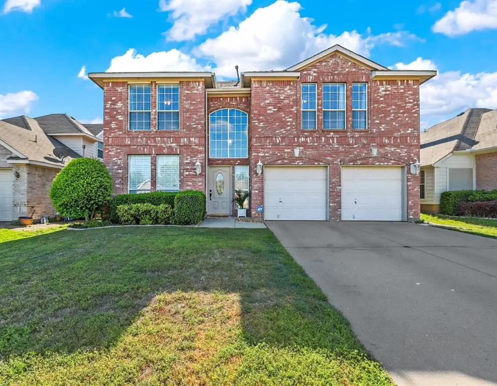 617 Crystal Brook Drive, Saginaw, TX 76179