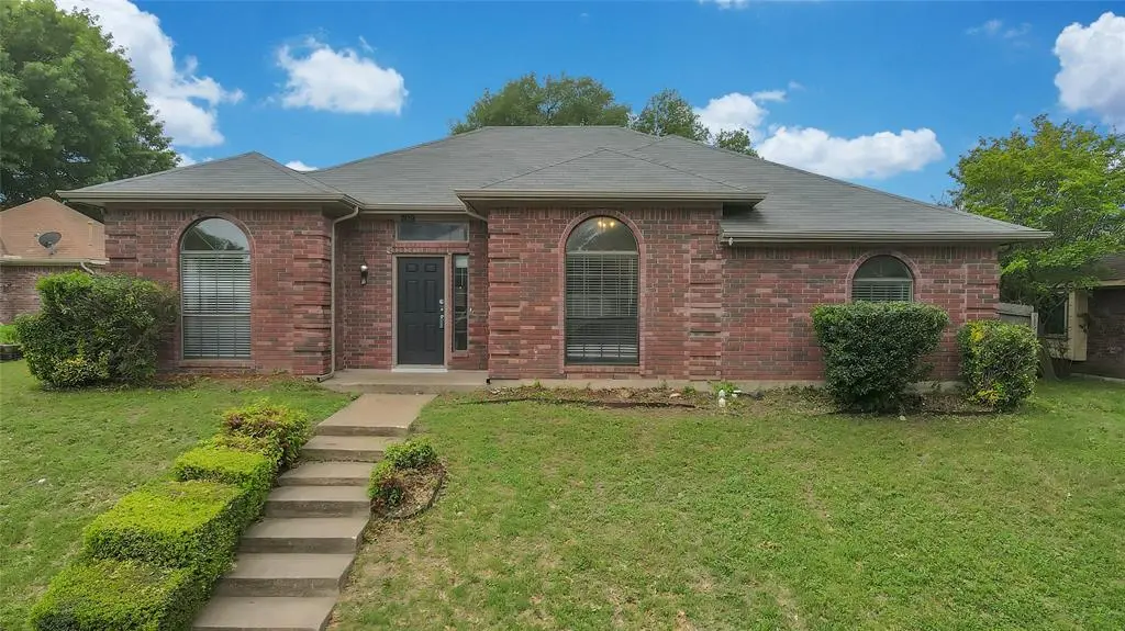 709 Desoto Drive, Desoto, TX 75115