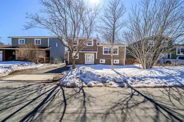 15 Stirling Crescent, St. John's, NL A1A 4G3