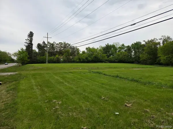 7585 Pontiac Trail, West Bloomfield Twp, MI 48323