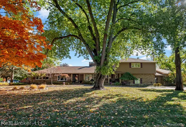 7357 W Greenwich DR, Bloomfield Hills, MI 48301