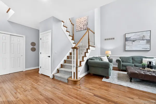 44872 Broadmoor CIR S, Northville Township, MI 48168