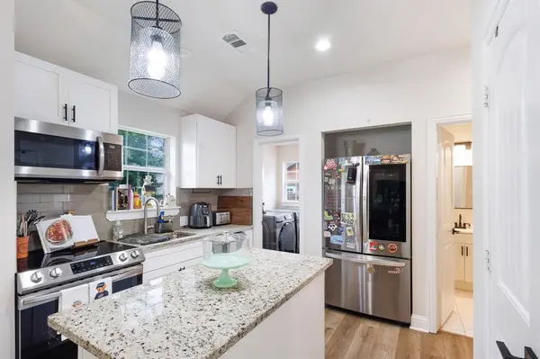 2744 Catherine Street, Dallas, TX 75211