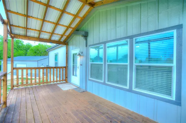 135 Lelon Lane, Springtown, TX 76082