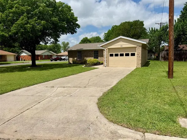 1001 Parkwood Court, Gainesville, TX 76240