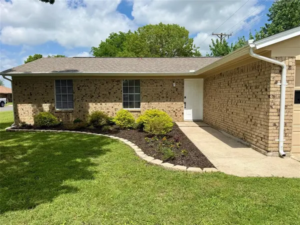 1001 Parkwood Court, Gainesville, TX 76240