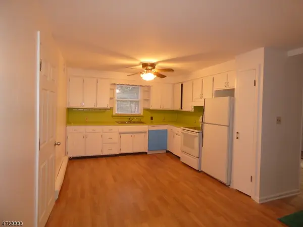 8 N Glen Ave, Mount Arlington Boro, NJ 07856