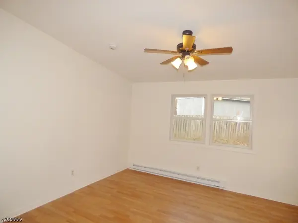 8 N Glen Ave, Mount Arlington Boro, NJ 07856