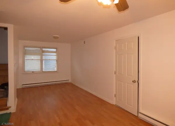 8 N Glen Ave, Mount Arlington Boro, NJ 07856