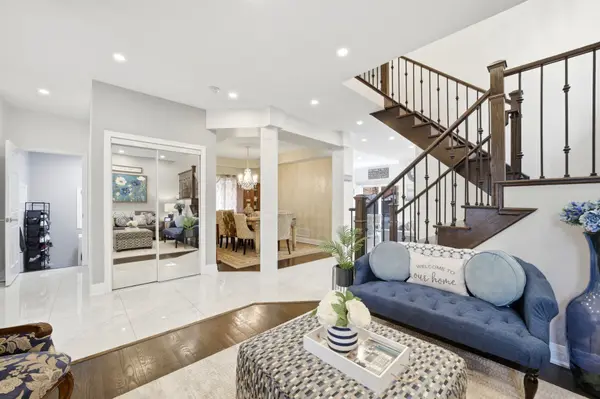 733 Novo Star DR, Mississauga, ON L5W 1C7