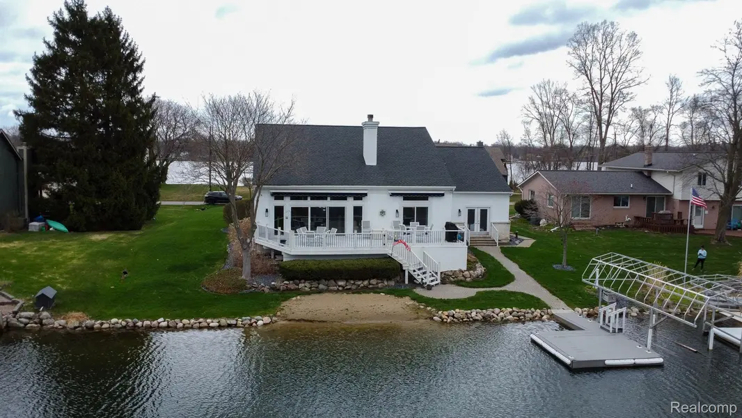 762 Golden Shores, White Lake Charter Township, MI 48386