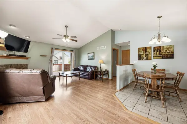 40 Shannon Dr, North Liberty, IA 52317