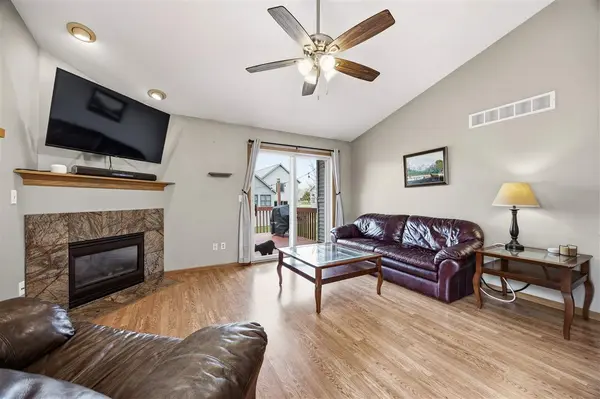 40 Shannon Dr, North Liberty, IA 52317