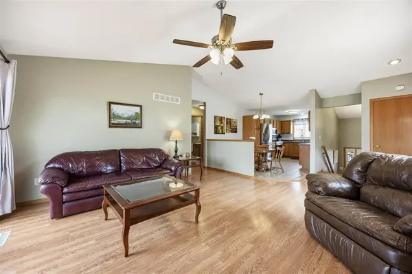 40 Shannon Dr, North Liberty, IA 52317