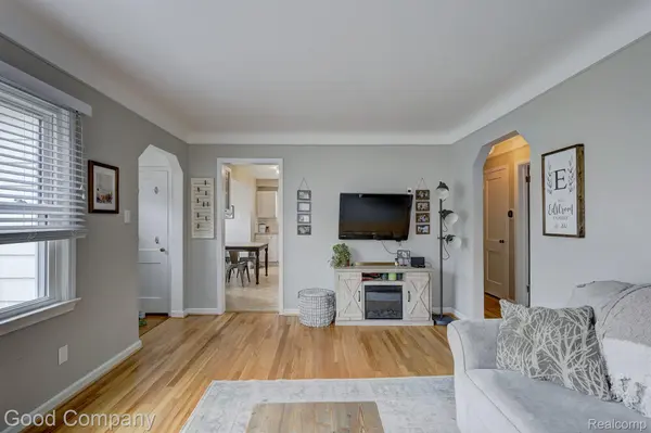 23211 Rensselaer ST, Oak Park, MI 48237