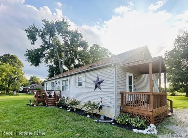 343 Bates LN, Frenchtown Township, MI 48162