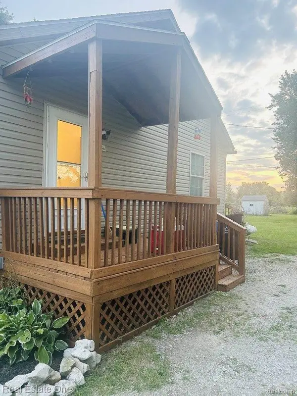 343 Bates LN, Frenchtown Township, MI 48162