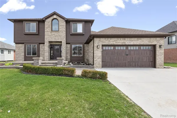 32817 Greenwood DR, Chesterfield Township, MI 48047