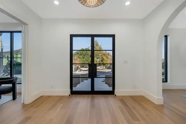 7004 Irongate Lane, Dallas, TX 75214