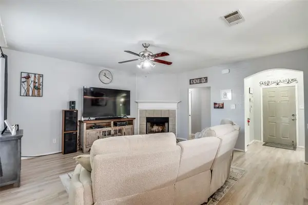 219 Garden Valley Lane, Red Oak, TX 75154