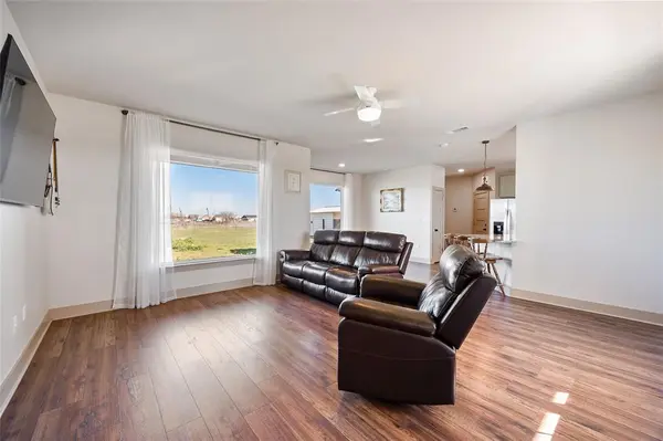 700 Lathem Boulevard, Venus, TX 76084