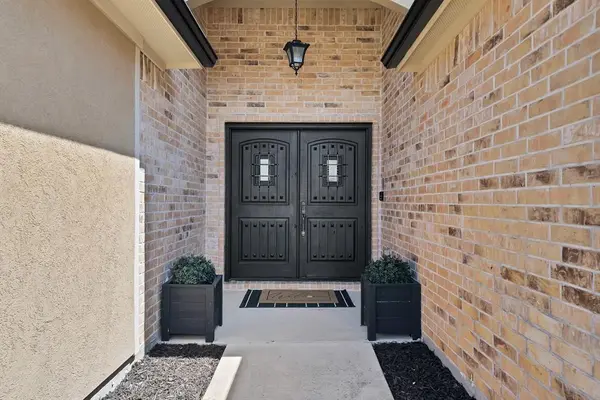 7817 Black Willow Lane, Arlington, TX 76002