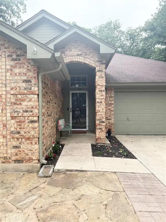 637 Inwood Road, Azle, TX 76020