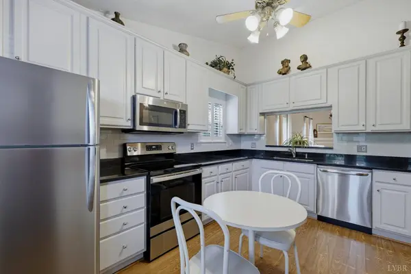 472 Oak Point RD, Forest, VA 24551