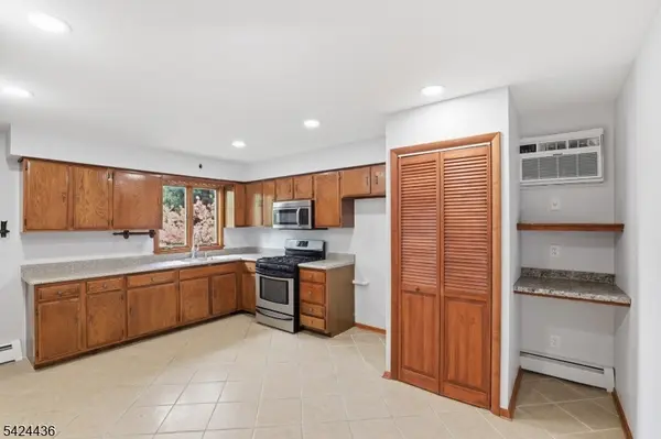 61 Buschmann Ave, Haledon Boro, NJ 07508