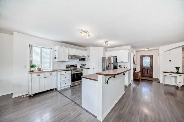 69 Canals CIR SW, Airdrie, AB T4B 2Z7