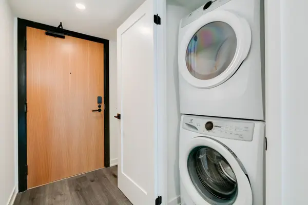 897 College ST W #518, Toronto C01, ON M6H 2C2