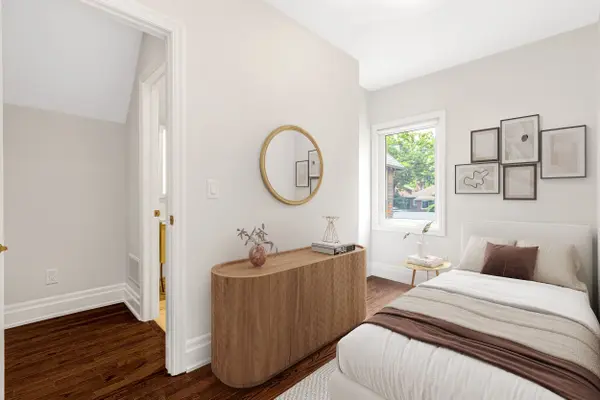 271 St Clair AVE E, Toronto C09, ON M4T 1P3