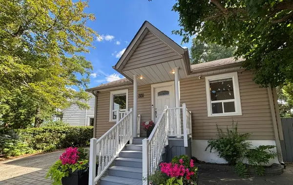 33 Cochrane DR, Toronto W07, ON M8Z 3Z4