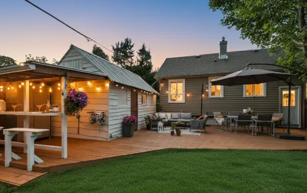 33 Cochrane DR, Toronto W07, ON M8Z 3Z4