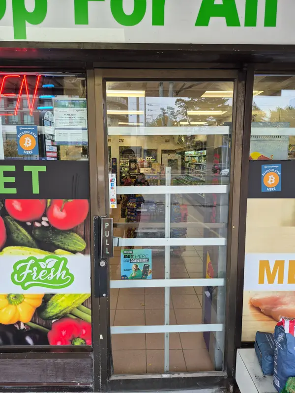 1900 Lakeshore RD W #3, Mississauga, ON L5J 1J7