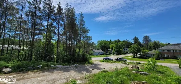 15 MADELINE ST, Huntsville, ON P1H 1L8