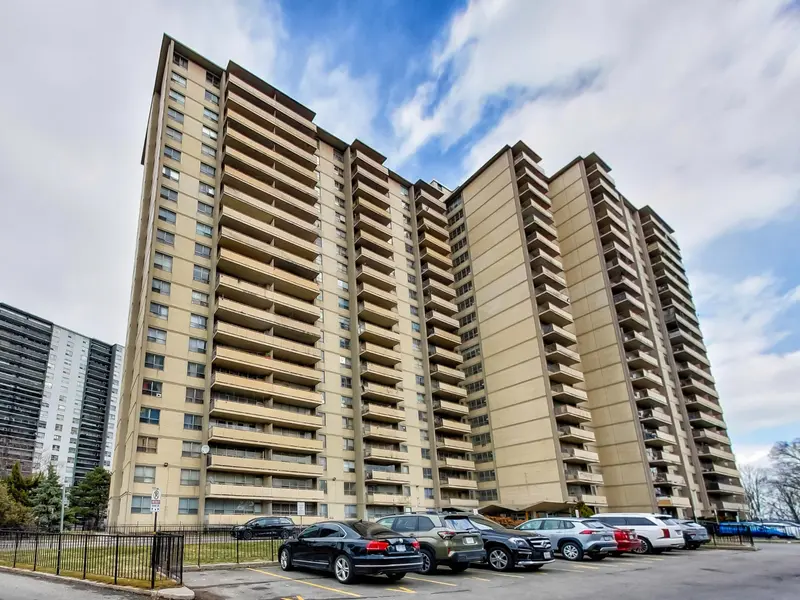 65 Thorncliffe Park DR #907, Toronto C11, ON M4H 1L2