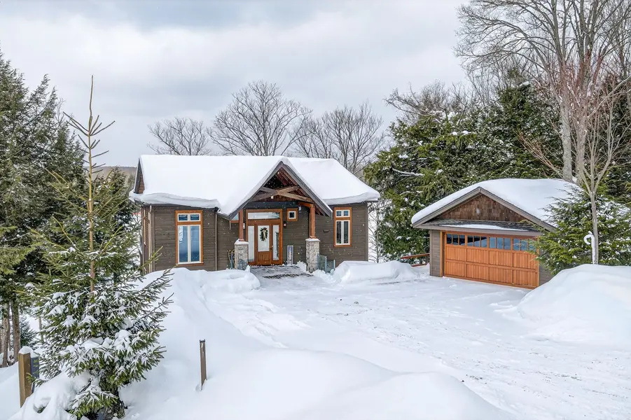 41 Clubhouse DR, Huntsville, ON P1H 1B1