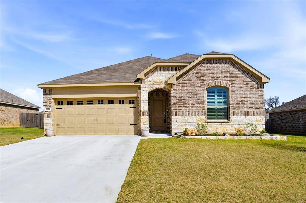 1333 Almond Road, Azle, TX 76020