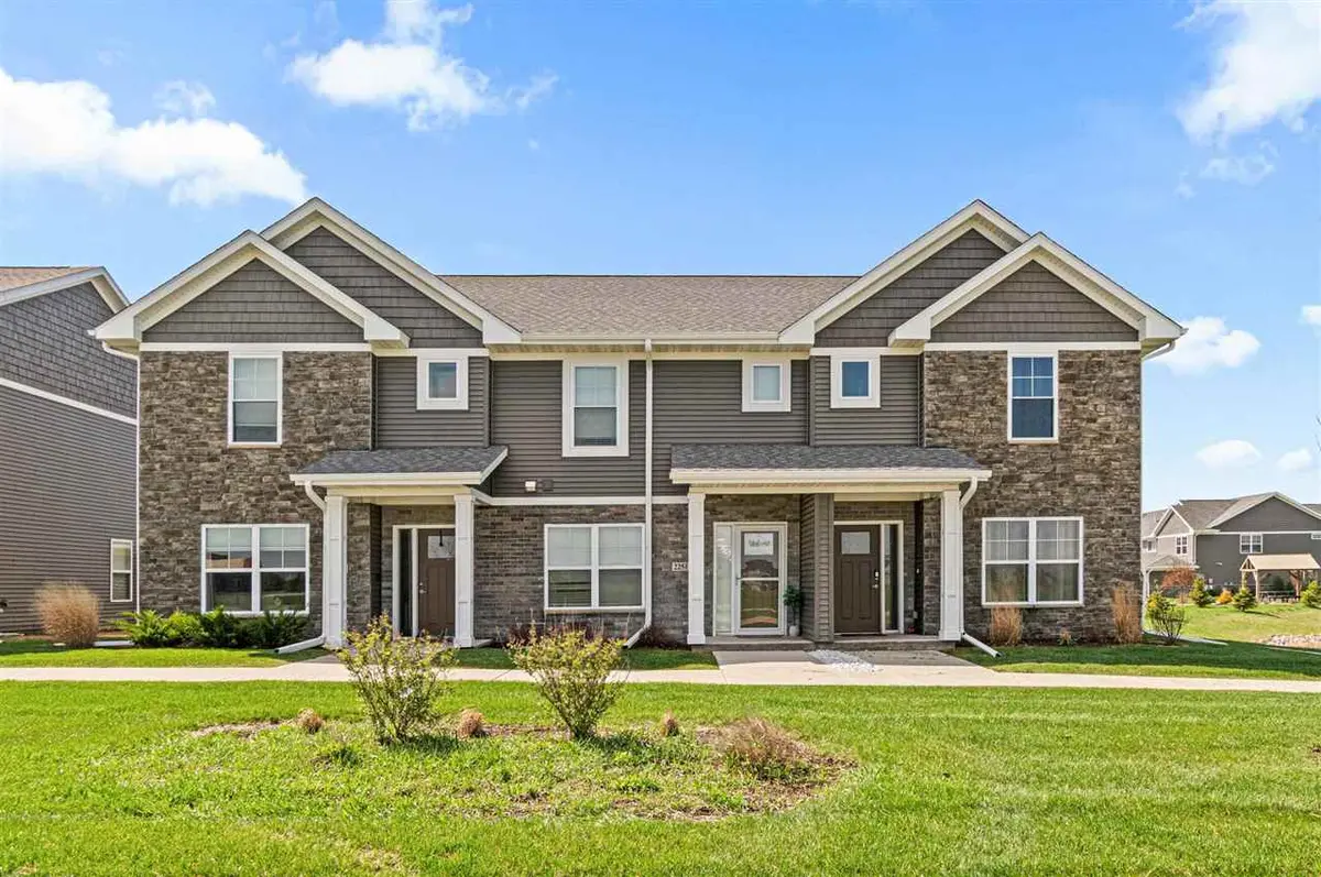 2251 Saint Andrews Dr, North Liberty, IA 52317