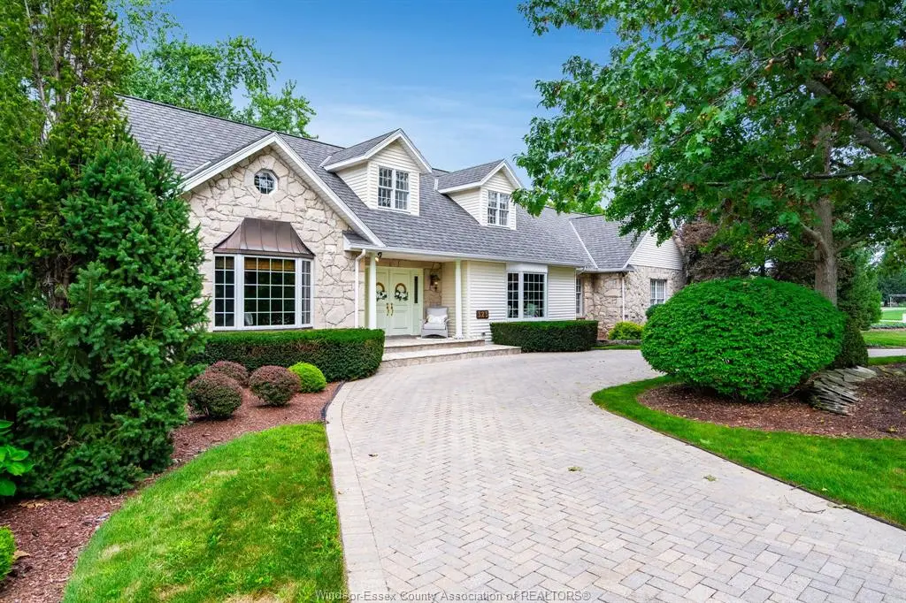 323 TALBOT Street South, Essex, ON N8M 1C2