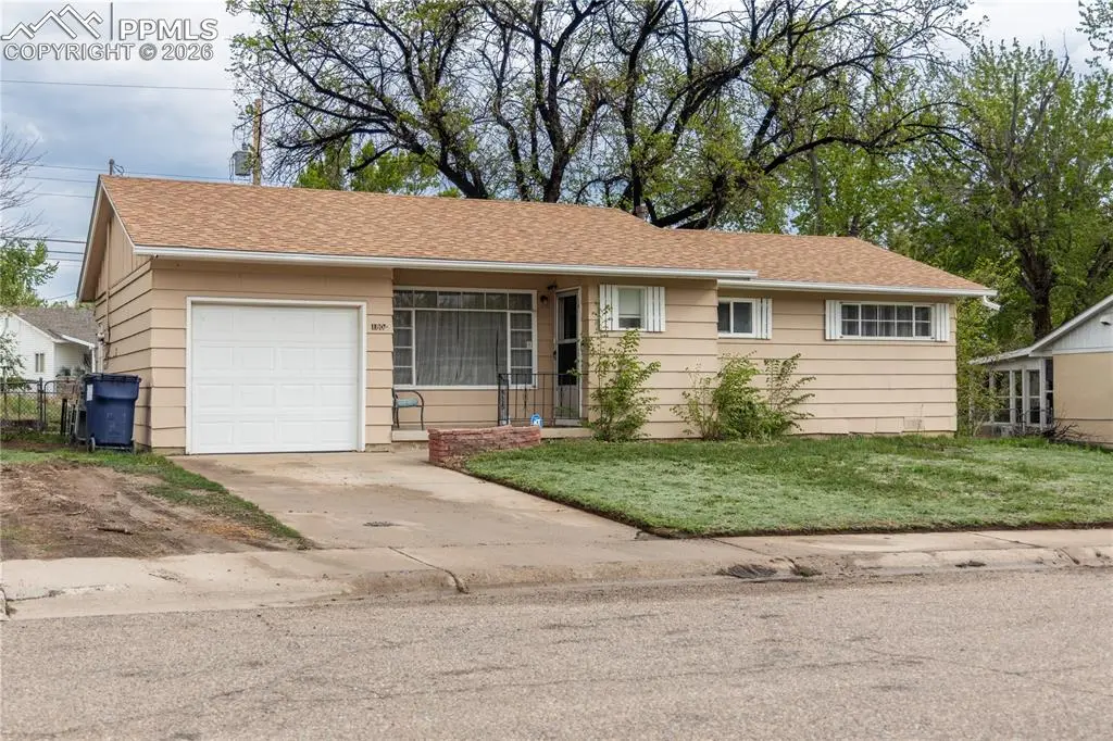 1804 Lark Bunting LN, Pueblo, CO 81001