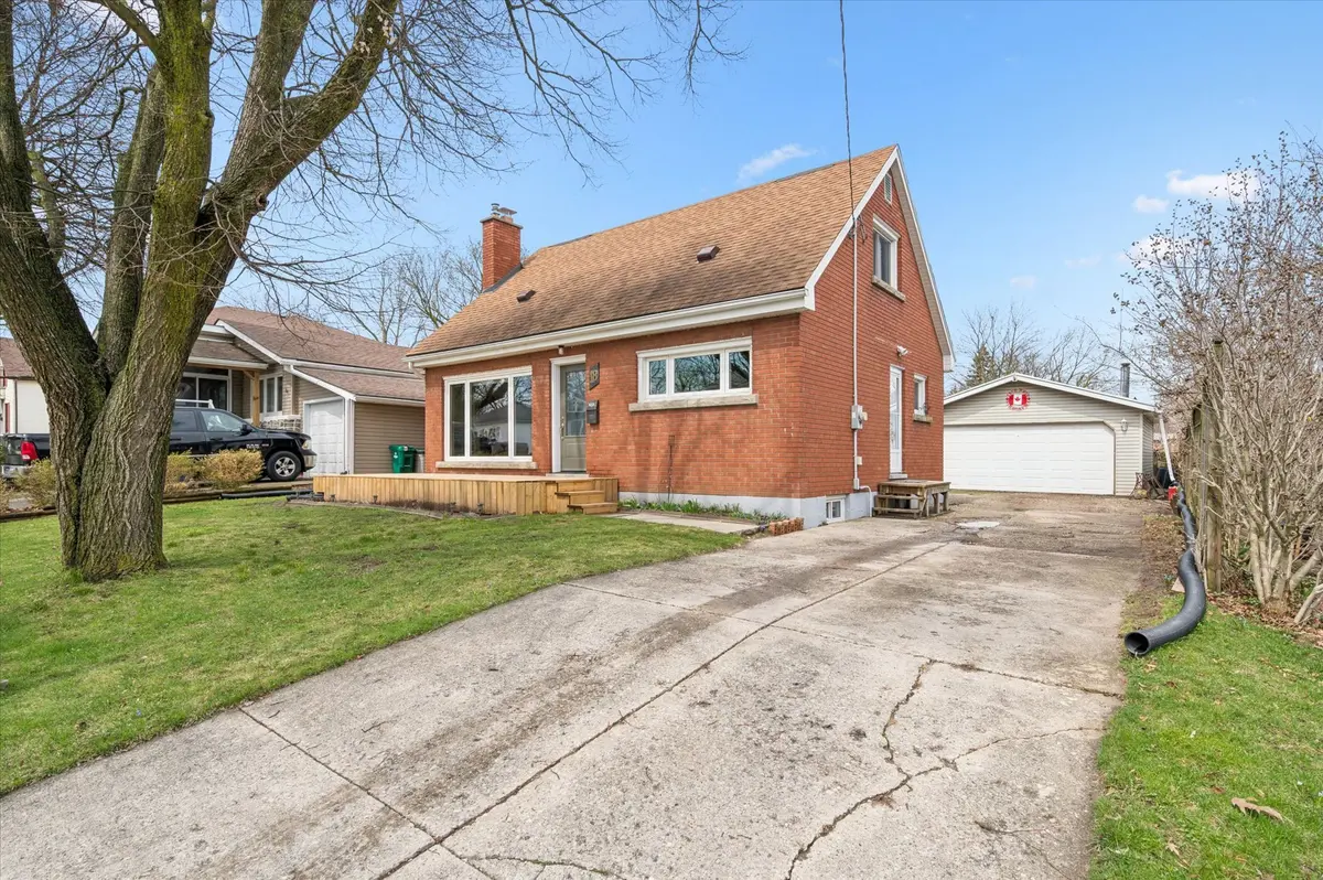 18 Close AVE, Cambridge, ON N1R 2R4