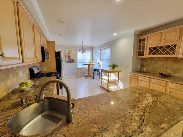 18311 NORWICH RD, Livonia, MI 48152