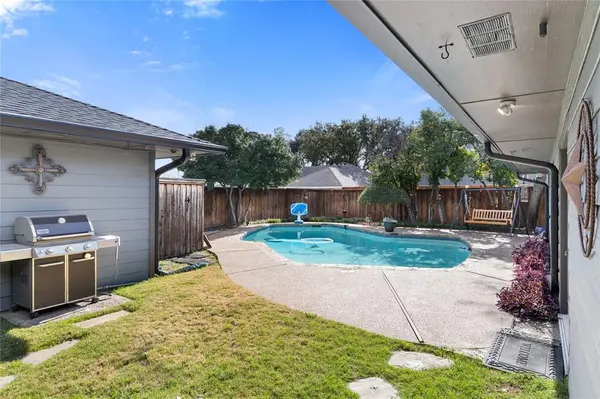 6818 Southpoint Drive, Dallas, TX 75248