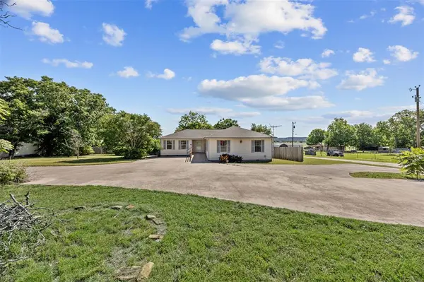 701 N 2nd Street, Cranfills Gap, TX 76637