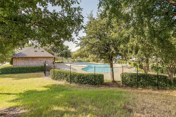 6972 Carrington Lane, Fort Worth, TX 76137